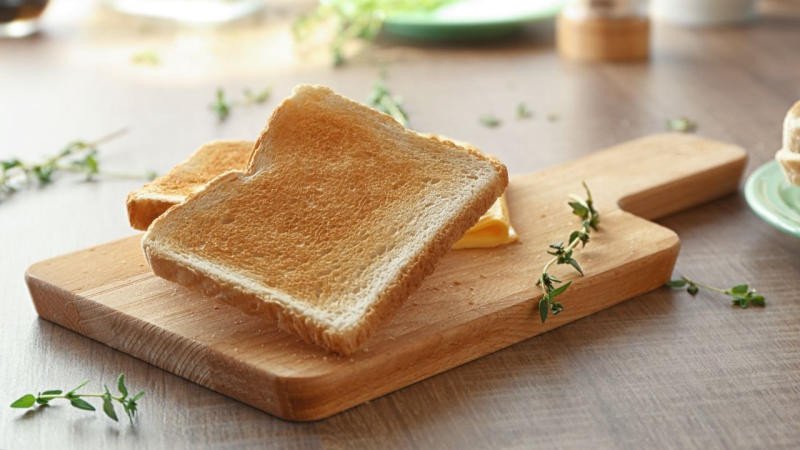 Các loại nhân sandwich đa dạng, ảnh hưởng đến lượng calo tổng thể, đặc biệt là bánh mì sandwich trứng mayonnaise.