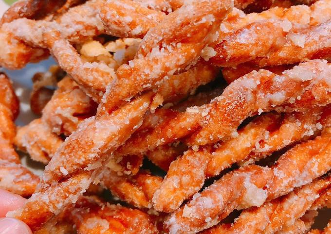 Các loại quẩy phổ biến và lượng calo: quẩy đùi gà, quẩy xoắn đường