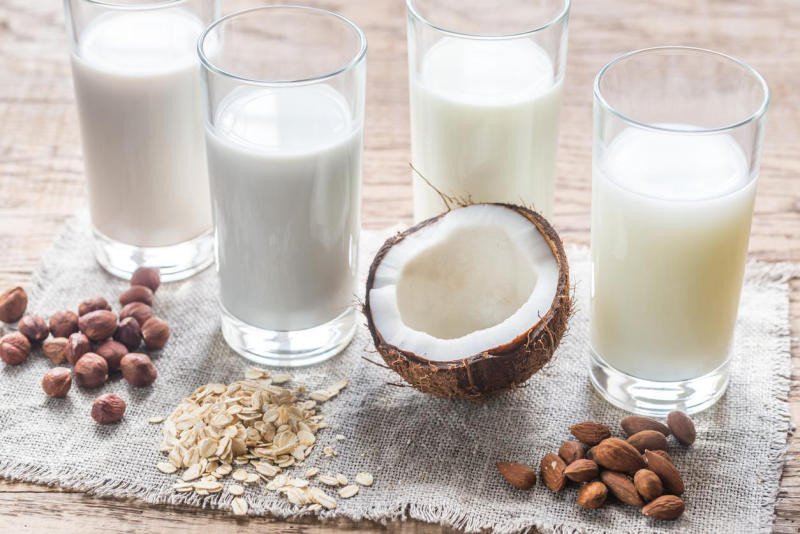 Các lựa chọn sữa hạt giúp giảm lượng calo trong trà sữa kem trứng khè