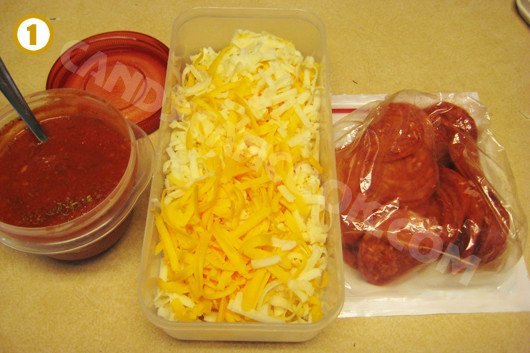 Các nguyên liệu topping đa dạng cho món pizza chảo tự làm