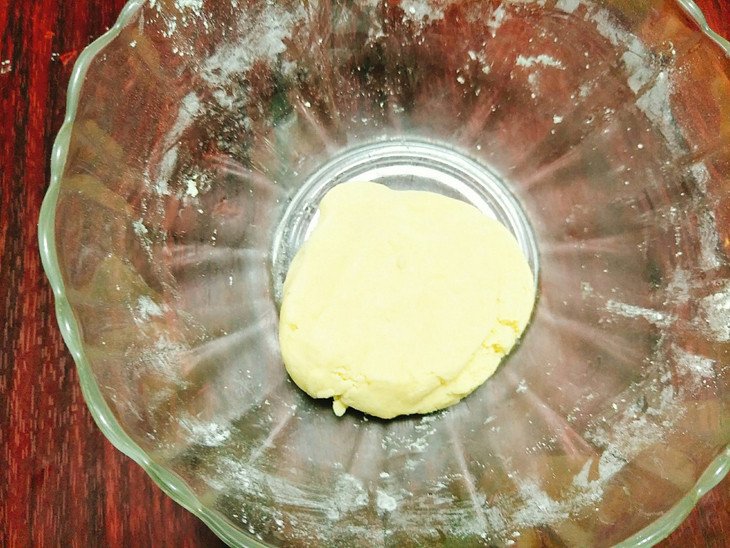 Cách làm bánh cà Nghệ An - Trộn bột nếp và trứng