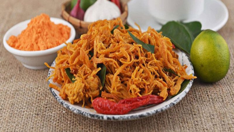 Cách làm khô gà lá chanh bằng nồi cơm điện tiện lợi