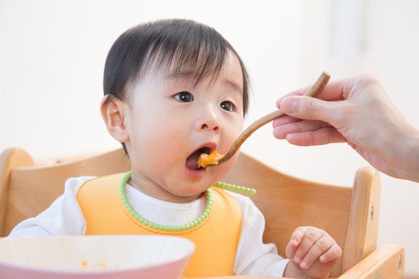 Cách nấu cháo với phô mai tách muối cho bé ăn dặm