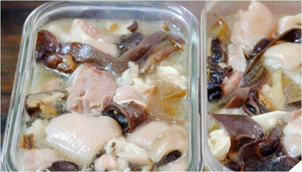 Cách Nấu Đông Thịt Gà Với Chân Giò Thơm Ngon Chuẩn Vị Gia Đình cách nấu đông thịt gà với chân giò