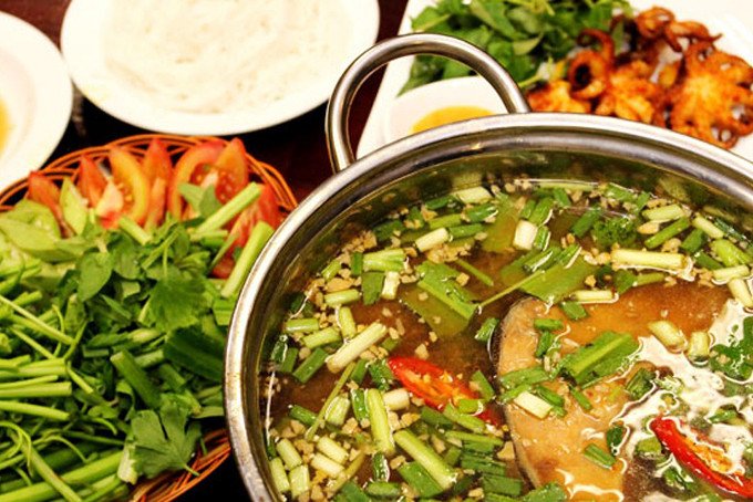 Cách nấu lẩu cá bớp chua cay hấp dẫn