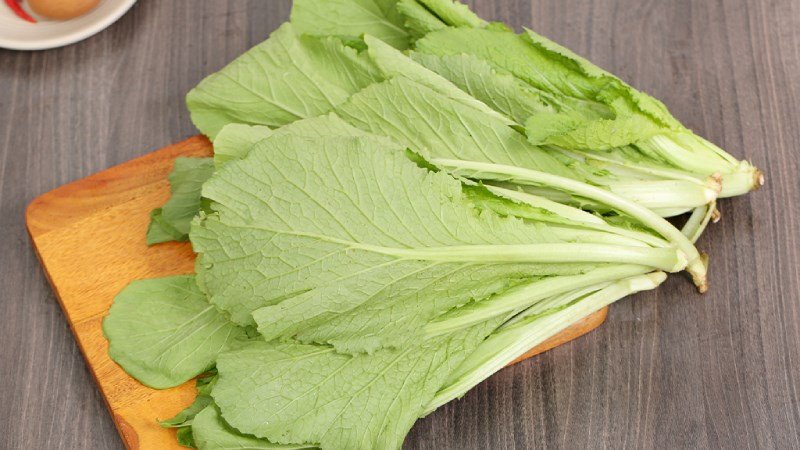 Cải bẹ xanh tươi ngon, phù hợp để nấu canh cua đồng
