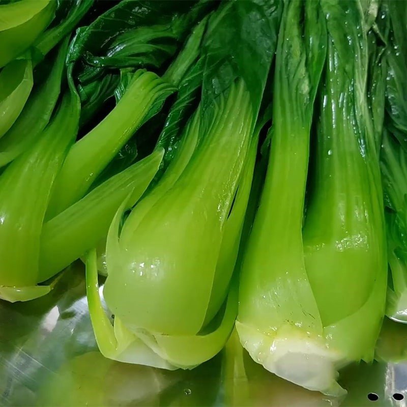 Cải chíp ráo nước sẵn sàng để xào