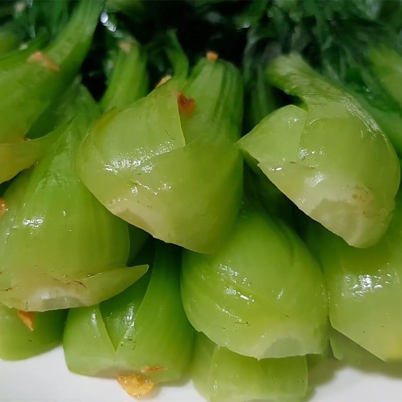 Cải chíp xào áp chảo với tỏi