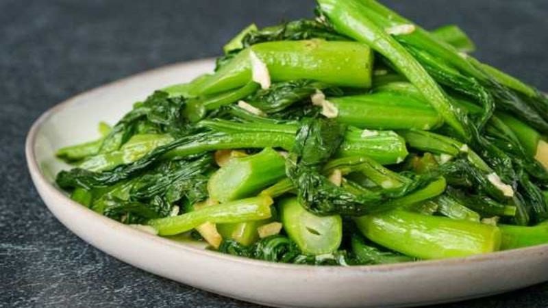 Cải ngọt xào là món ăn chính hoặc có thể ăn kèm trong bữa ăn