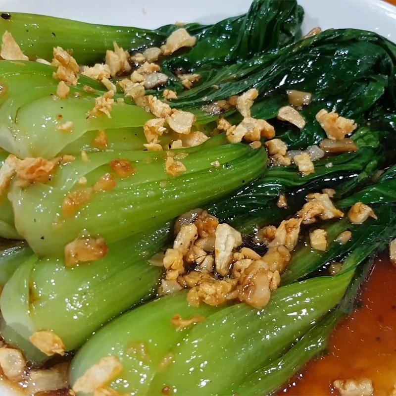 Cải thìa xào với nấm hương và tỏi thơm lừng