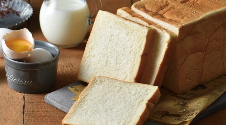 Cân bằng dinh dưỡng với sandwich và hoa quả tươi cho bữa ăn khỏe mạnh