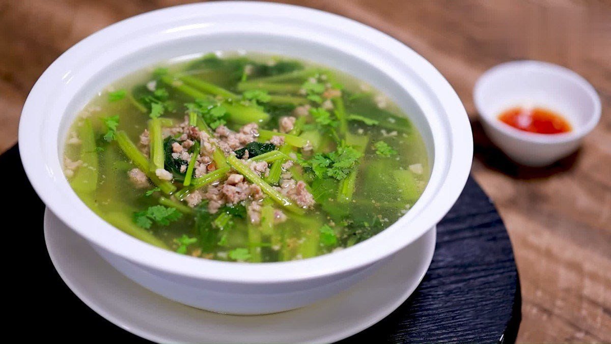 Cách Nấu Canh Rau Cải Thanh Mát, Dinh Dưỡng Cho Bữa Cơm Việt Cận cảnh bó rau cải ngọt tươi xanh