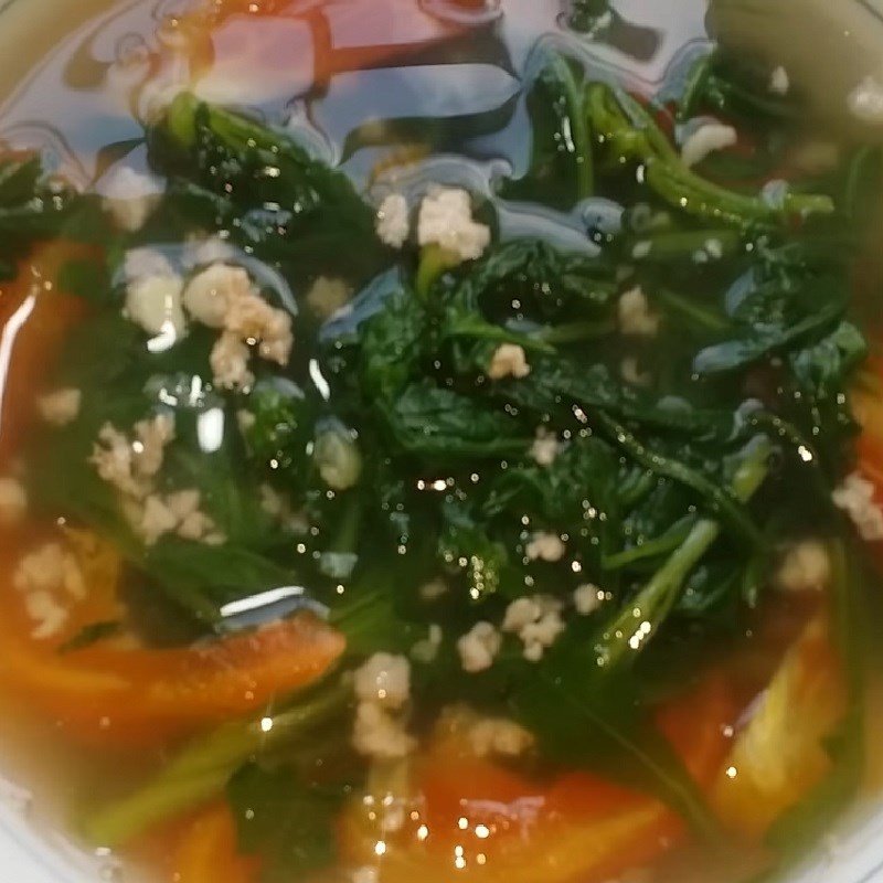 Cận cảnh món canh cải cúc chay thanh mát