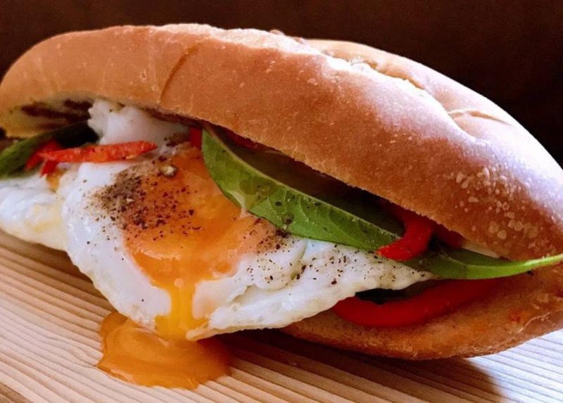 Căn lượng bánh mì vừa ăn, không nên ăn quá nhiều để kiểm soát calo