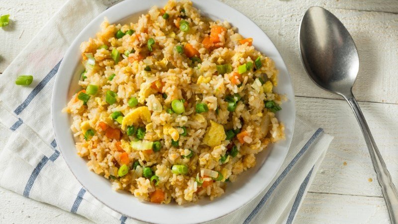Cẩn trọng khi để cơm chiên ngoài nhiệt độ phòng để tránh vi khuẩn