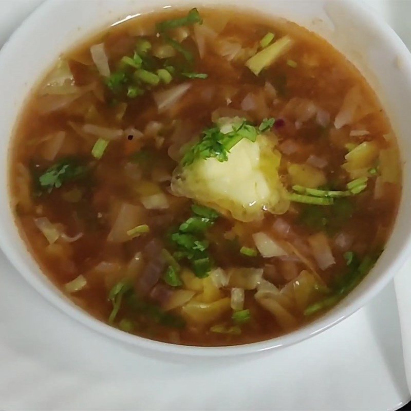 Canh bắp cải cà chua xay mịn sau khi hoàn thành