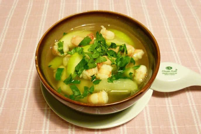 Canh bí xanh nấu tôm tươi ngọt mát