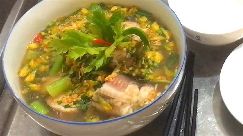 Canh chua cá lăng bông điên điển miền Tây