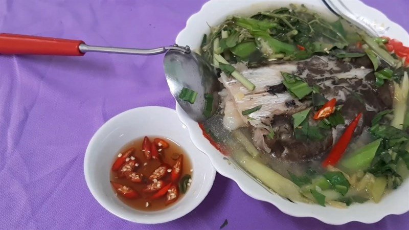 Canh chua cá lăng rau nhút chuẩn vị nhà làm