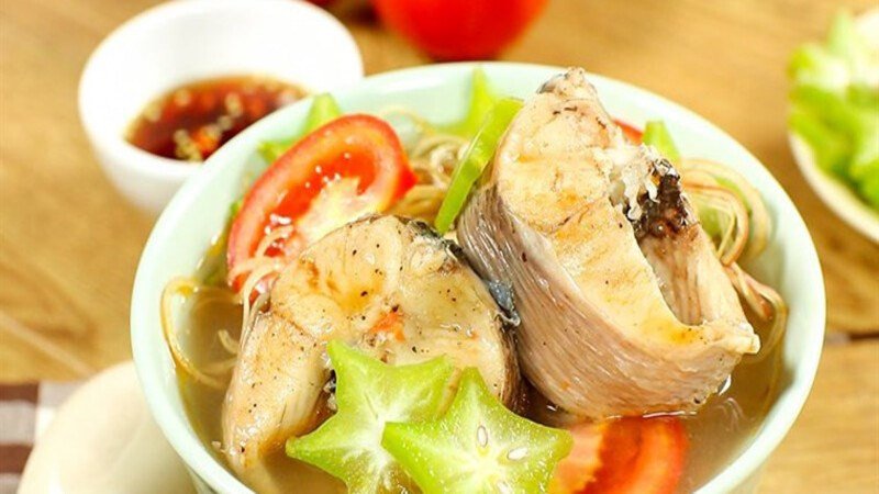 Canh chua cá lóc chua ngọt hài hòa cho bữa cơm gia đình