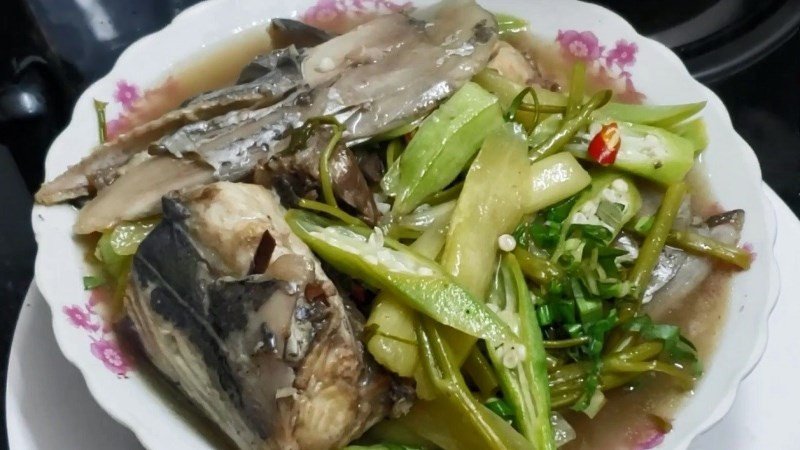 Canh chua đầu cá thu thanh mát, đậm đà, giải nhiệt