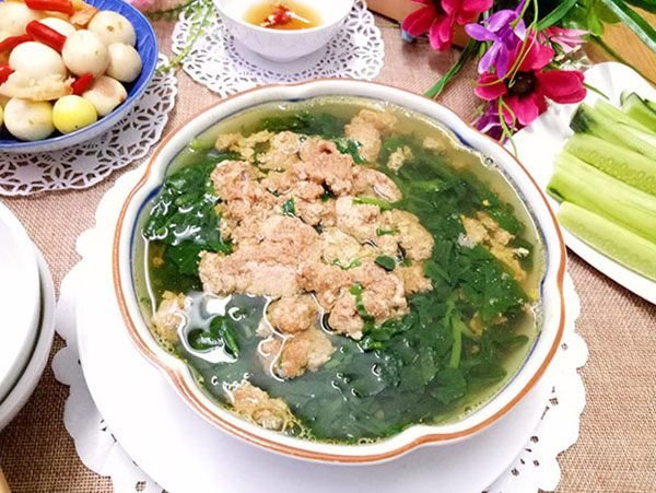Canh cua đồng nấu rau mồng tơi và rau đay thơm ngon