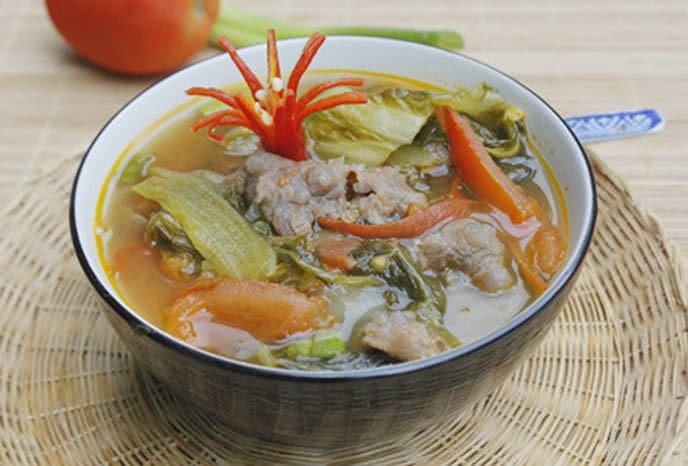 Canh dưa cải chua nấu thịt bò bắp