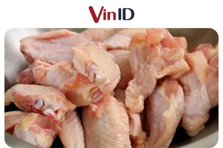 Cánh gà đã sơ chế kỹ lưỡng, sẵn sàng cho món gà chiên nước mắm