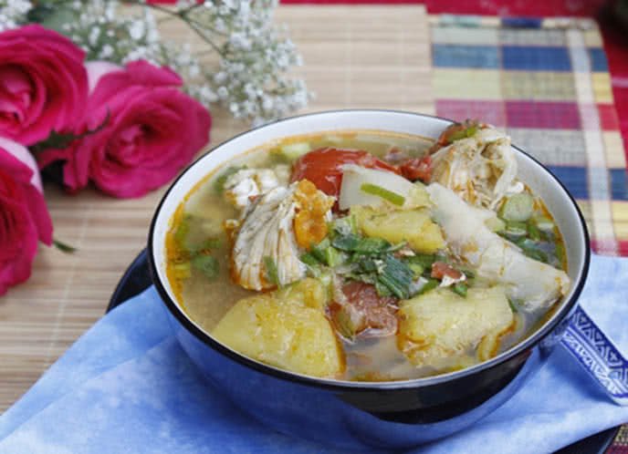 Canh ghẹ nấu măng chua và dứa