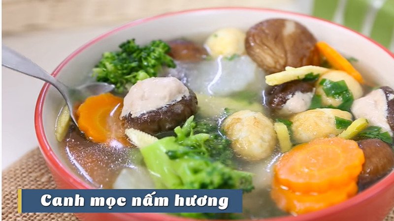 Canh mọc nấm hương thành phẩm nóng hổi