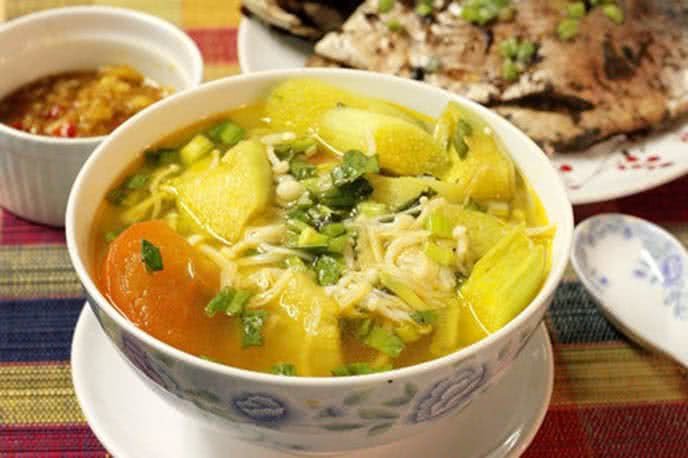 Canh nấm nấu chua thanh đạm cho bữa ăn