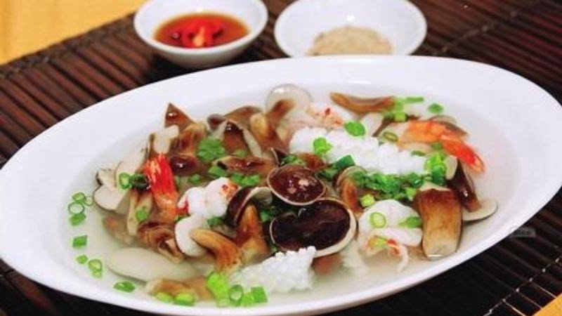 Canh nấm tràm hải sản bổ dưỡng cho gia đình
