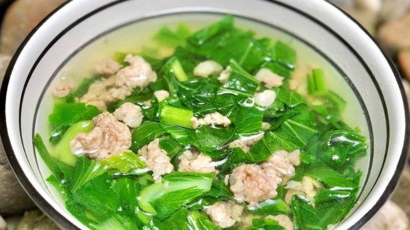 Canh rau cải ngọt là món ăn thanh mát, dễ ăn và rất phù hợp cho những ngày nắng nóng