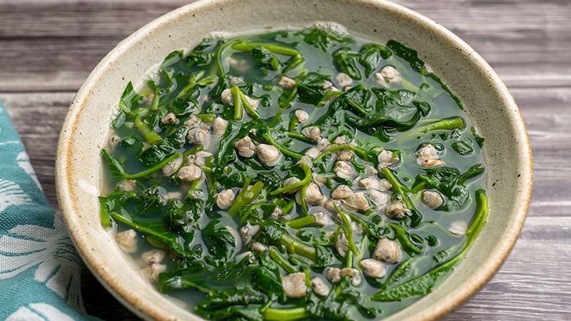 Canh rau muống nấu hến ngọt mát, bổ dưỡng
