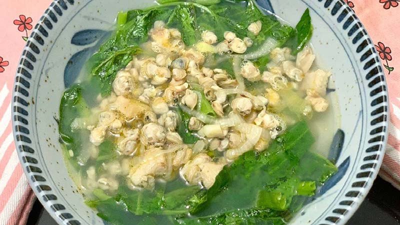 Canh rau muống nấu hến trong thực đơn giảm cân