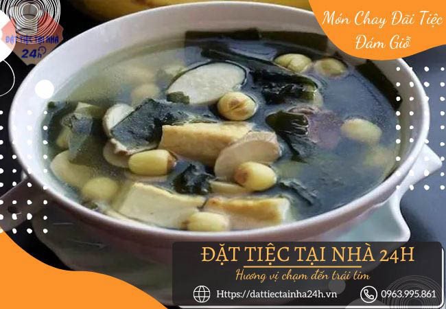 Canh rong biển hạt sen chay thanh mát