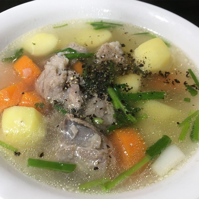 Canh xương khoai tây cà rốt thành phẩm thơm ngon