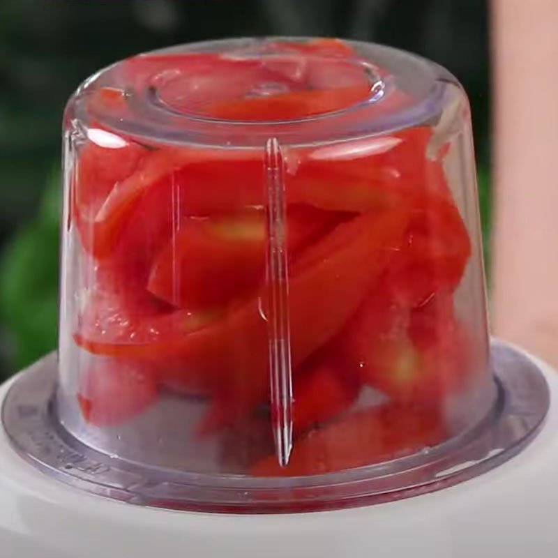 Cắt khoai tây và cà rốt cho món sốt vang bò