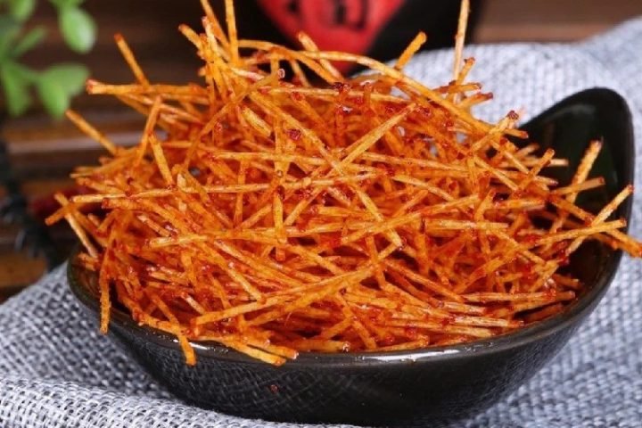 Cây cay hằng đại bao nhiêu calo, một loại snack cay được nhiều người yêu thích
