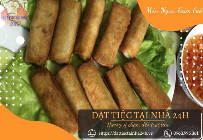 Chả giò chiên giòn - món ăn truyền thống trong các bữa tiệc đám giỗ