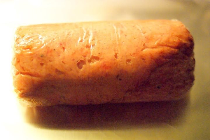 Chả thịt lợn xay được gói trong lá chuối truyền thống