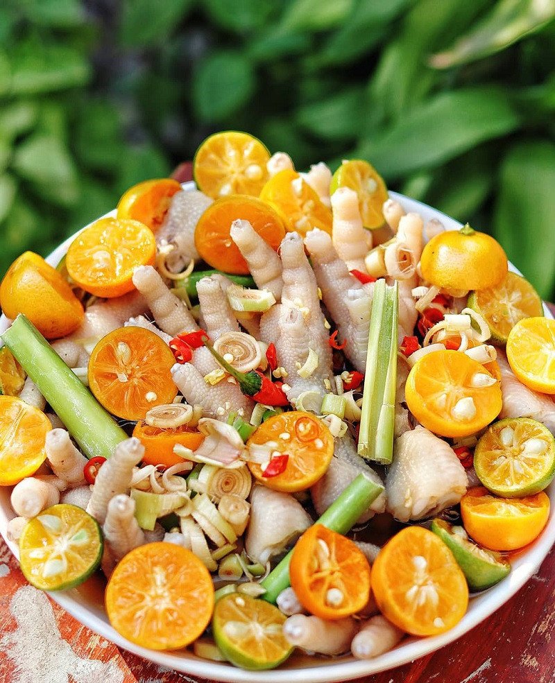Chân gà ngâm sả tắc chua cay