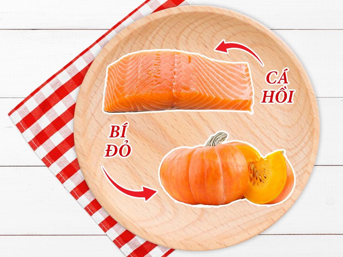 Cháo cá hồi bí đỏ ngọt thanh, cung cấp vitamin A cho thị lực của bé
