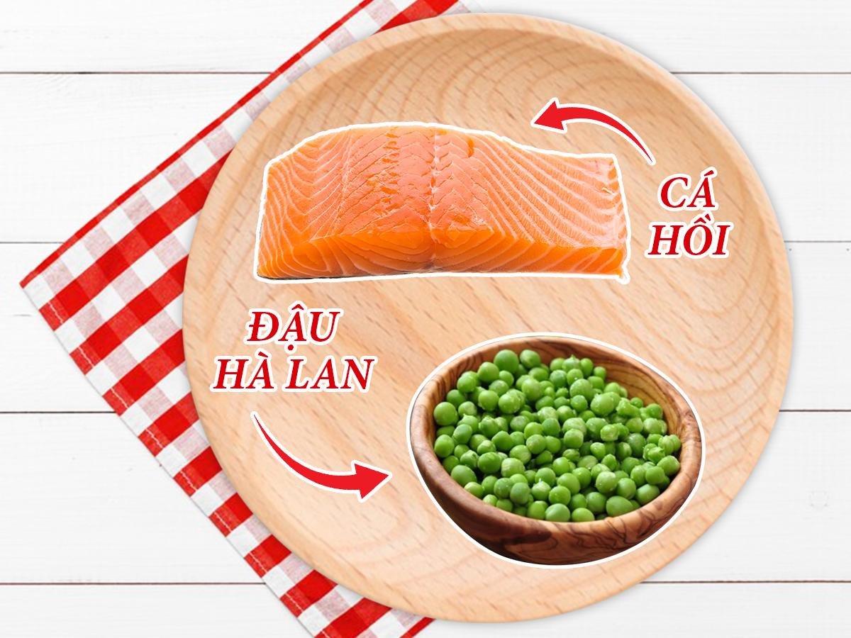 Cháo cá hồi đậu Hà Lan ngọt bùi cho bé