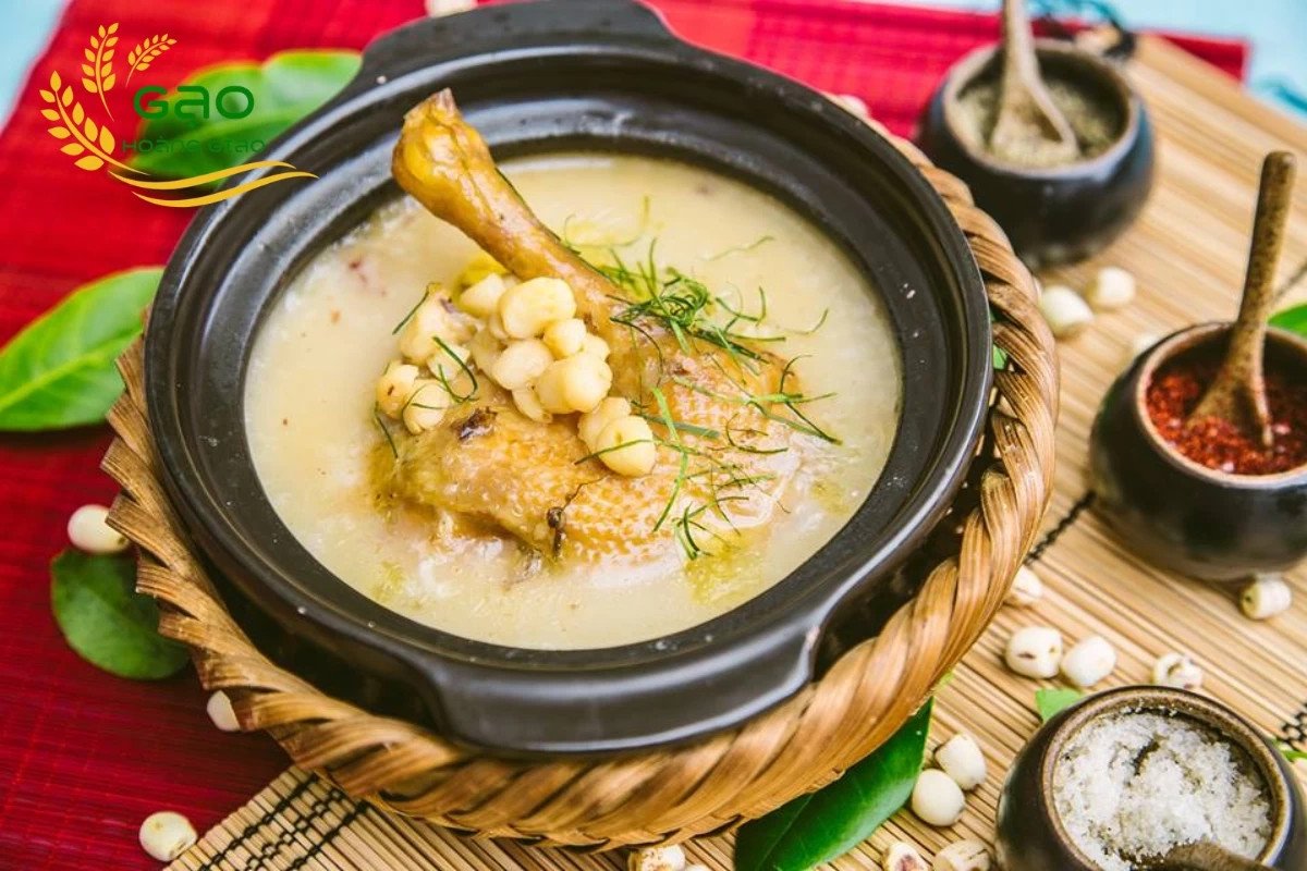 Cháo gà hầm hạt sen bổ dưỡng