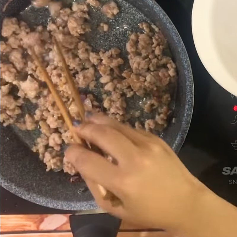 Cháo hàu đậu xanh: Xào hàu và thịt băm thơm ngon cho món cháo