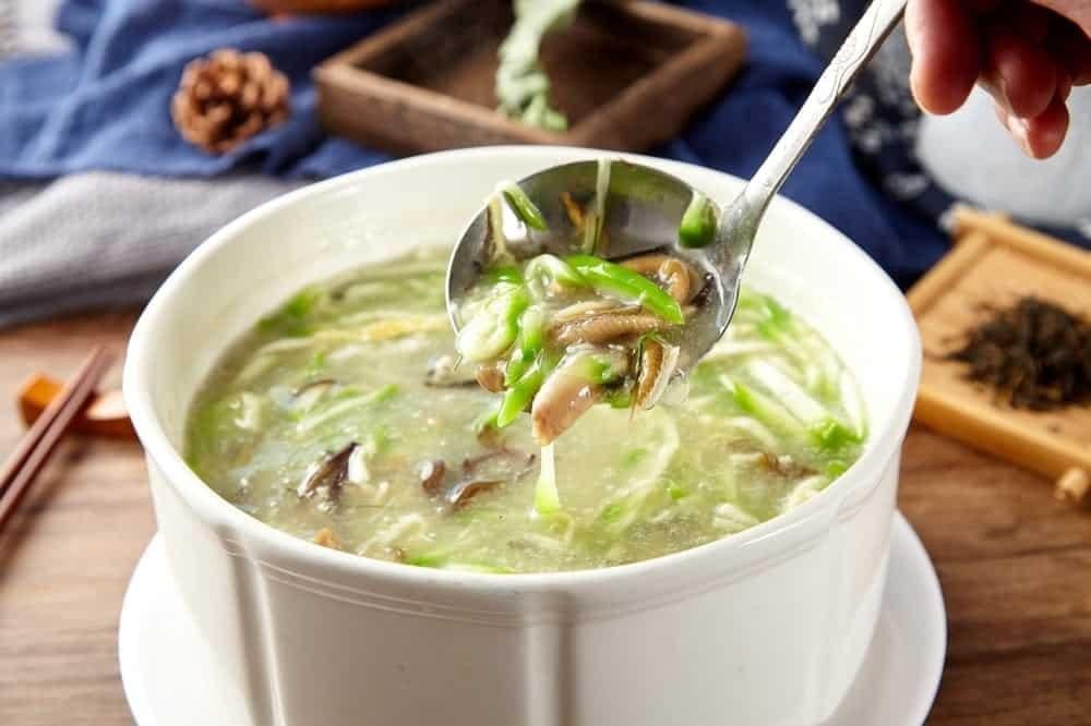 Cháo lươn rau ngót xanh mát, tốt cho tiêu hóa của bé