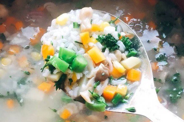 Cháo thịt bằm rau củ đa dạng màu sắc và dinh dưỡng