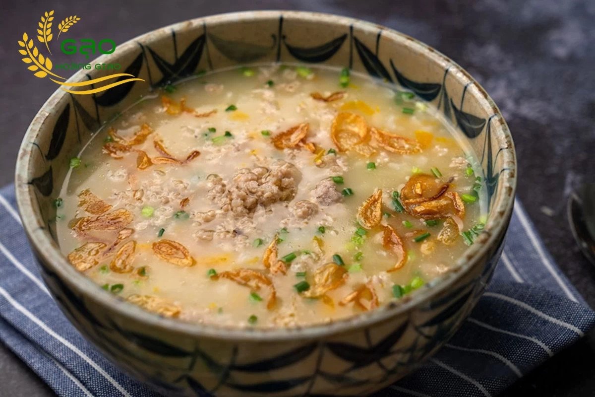 Bí Quyết Rang Gạo Nấu Cháo Thơm Ngon, Sánh Mịn Chuẩn Vị Cháo thịt băm thơm ngon với rau củ tươi