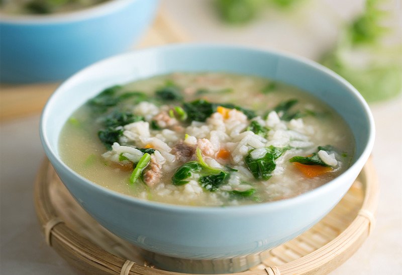 Cháo tim heo rau ngót cải xanh bổ sung chất xơ cho bé